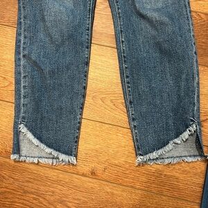 Curvy skinny ankle jeans either frayed ankle
